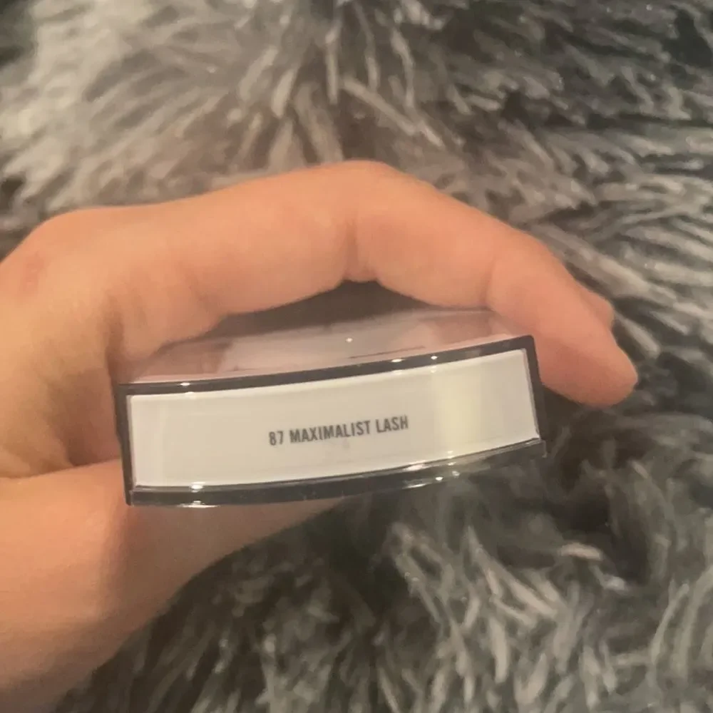 2 pairs!! MAC Cosmetics - 87 Maximalist Lash Fake Eyelashes - Picture 6 of 8